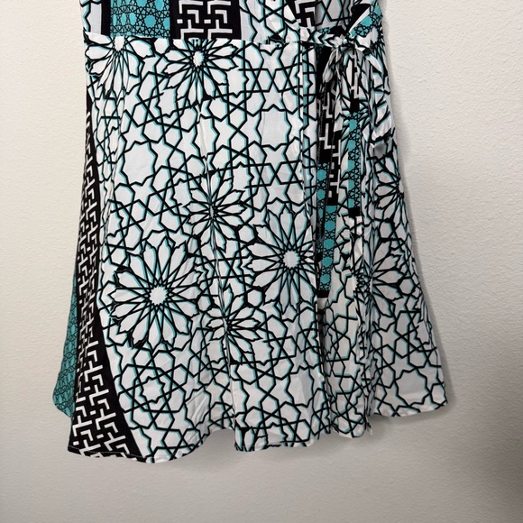 Yumi Kim Black and Teal Geometric 100% Silk Wrap Dress Size Medium - Picture 7 of 16